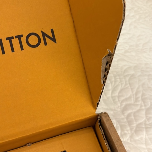 Louis Vuitton shipping gift box - Picture 3 of 7